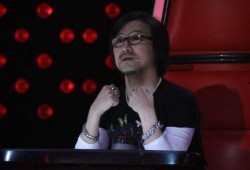 张晓燕爆料汪峰视频播放,引发网友热议