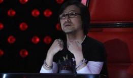 张晓燕爆料汪峰视频播放,引发网友热议